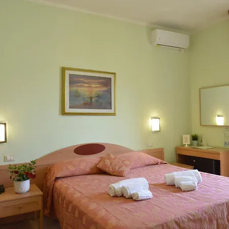 Ξενοδοχείο Massimo 3*